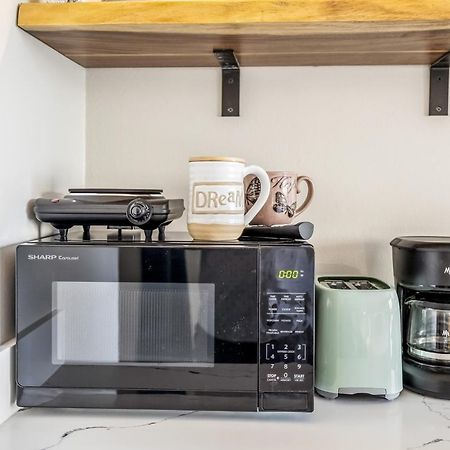 Bright & Cozy Condo Unit With Balcony! Хонолулу Екстериор снимка