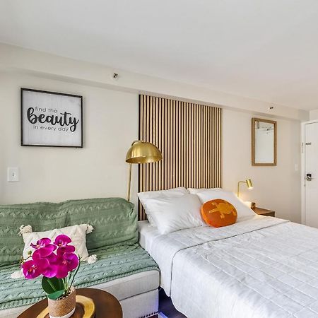 Bright & Cozy Condo Unit With Balcony! Хонолулу Екстериор снимка