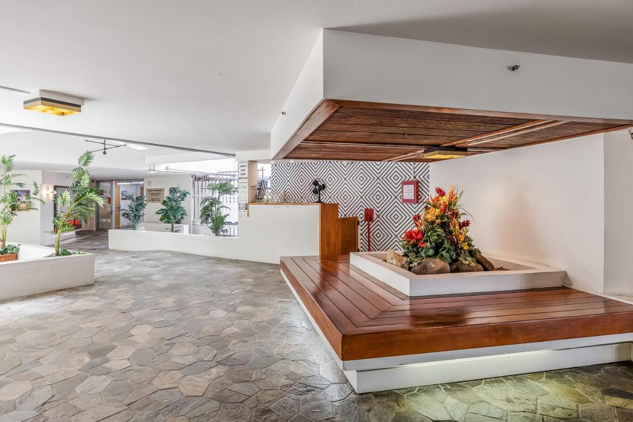 Bright & Cozy Condo Unit With Balcony! Хонолулу Екстериор снимка