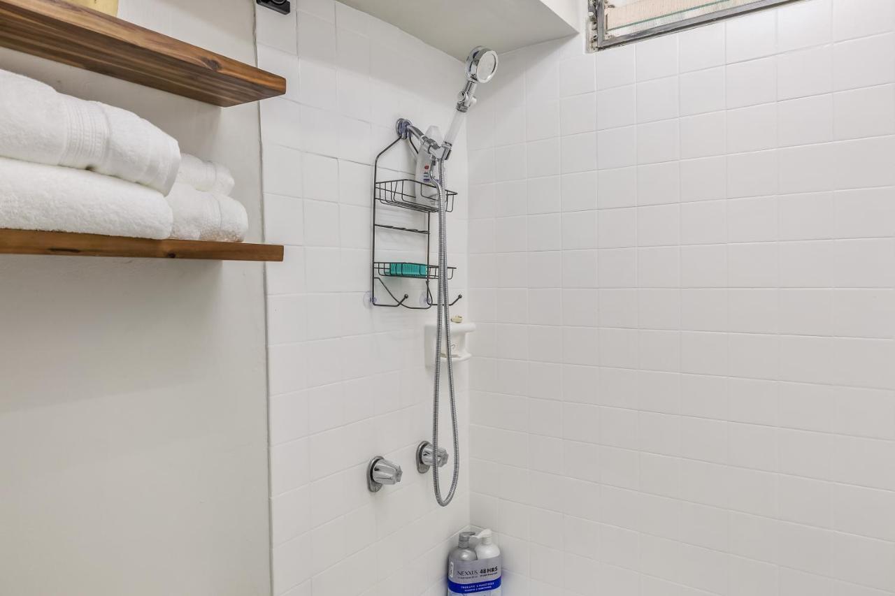 Bright & Cozy Condo Unit With Balcony! Хонолулу Екстериор снимка
